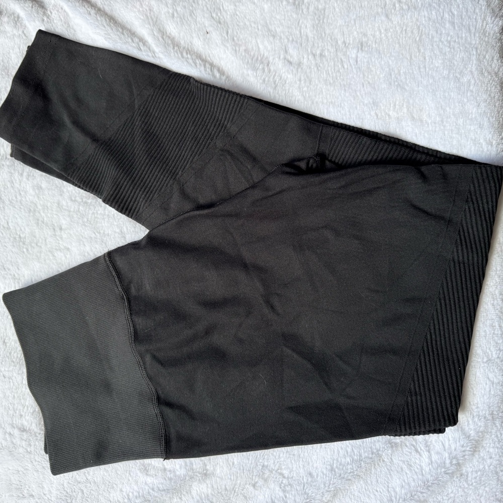 Athleta Aurora Rib 7/8 tight Leggings